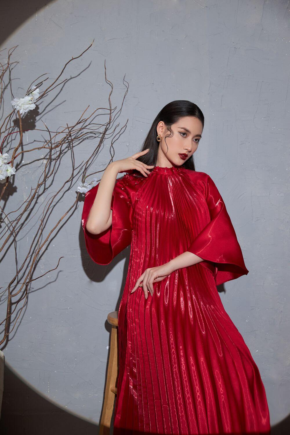 Modyis Crimson Satin Pleated Mock Neck Cape Sleeve Floral Ao Dai Set